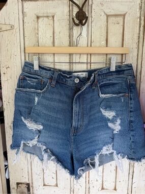 Abercrombie & Fitch Distressed Denim Cutoff Shorts - Blue mom short curve 31/12